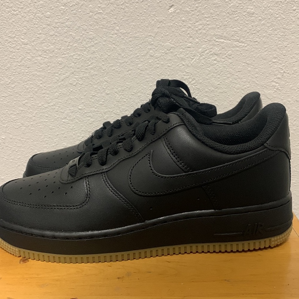 Black Air Force 1’s Gum Bottom - Picture 3 of 5